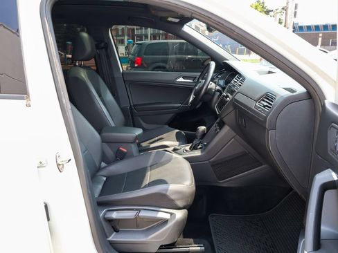 Used 2020 Volkswagen Tiguan SE R-Line w/ 3rd Row Seat Package AWD/4WD image 27