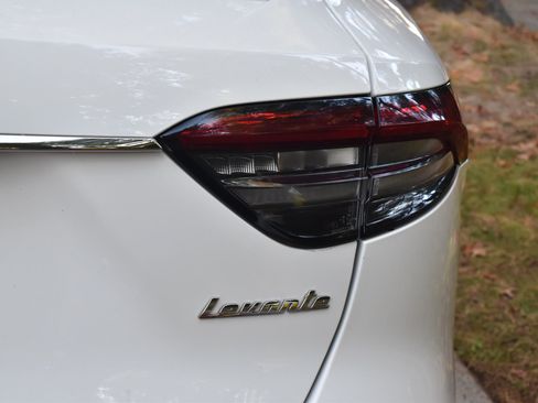 Used 2021 Maserati Levante AWD/4WD image 19