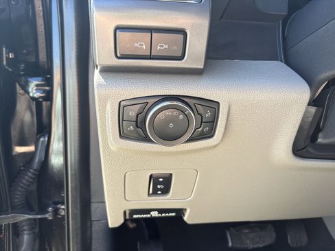 Used 2022 Ford F250 XLT w/ Black Appearance Package image 15