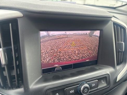 Used 2023 GMC Terrain SLE w/ Driver Convenience Package image 13