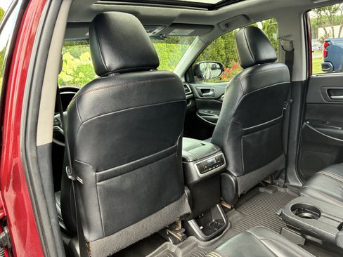 Used 2019 Toyota Highlander SE w/ Nightshade Edition AWD/4WD image 15