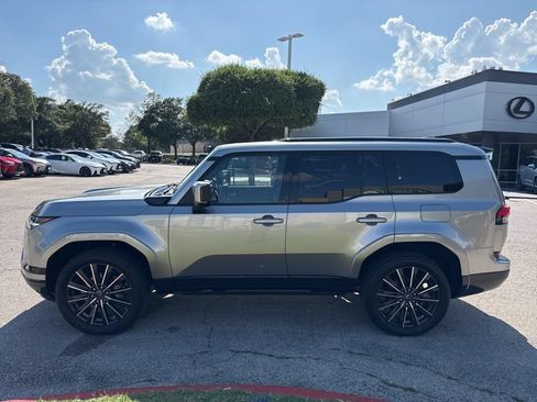 Used 2024 Lexus GX 550 w/ Accessory Package (2T) AWD/4WD image 2