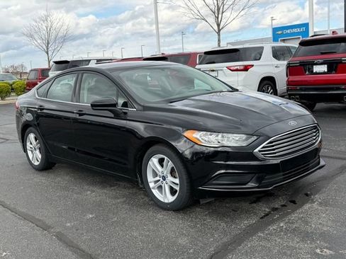 Certified 2018 Ford Fusion SE w/ Fusion SE Technology Package FWD image 2