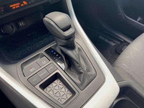 Used 2019 Toyota RAV4 XLE FWD image 24