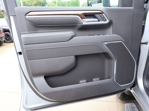 New 2026 GMC Sierra 3500 SLE w/ Preferred Package AWD/4WD image 12