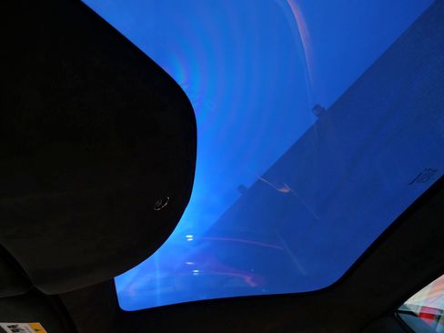 Used 2024 McLaren 750S Spider RWD image 18