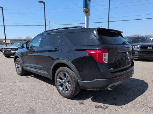 Certified 2022 Ford Explorer XLT w/ Equipment Group 202A AWD/4WD image 7