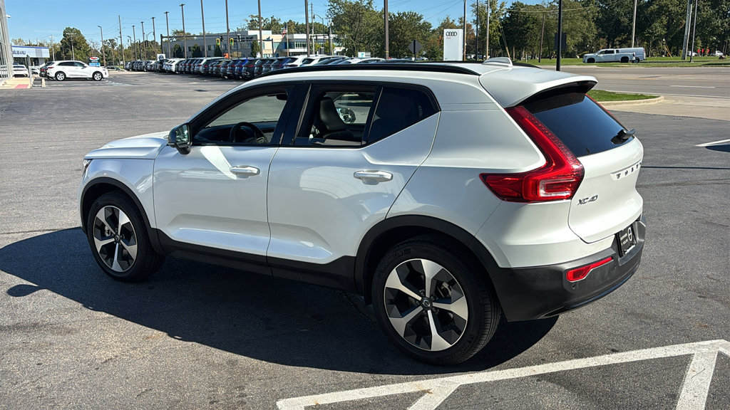 Certified 2026 Volvo XC40 B5 Plus AWD/4WD image 4