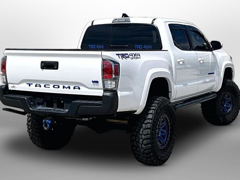 Used 2022 Toyota Tacoma TRD Sport AWD/4WD image 11