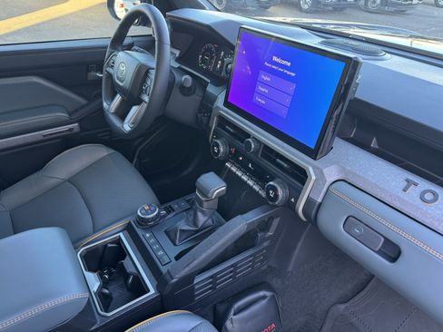 Used 2024 Toyota Tacoma Trailhunter image 19