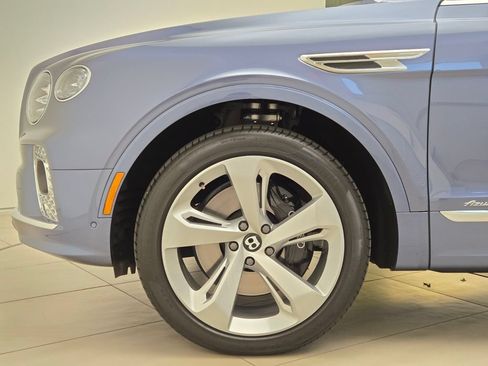 Certified 2023 Bentley Bentayga AWD/4WD image 6