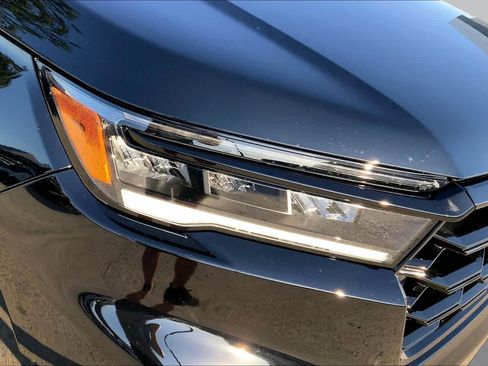 Used 2025 Honda Pilot Black Edition image 28