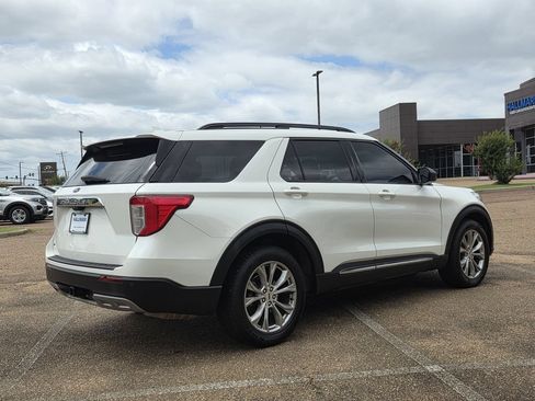 Used 2022 Ford Explorer XLT w/ Equipment Group 202A RWD image 4