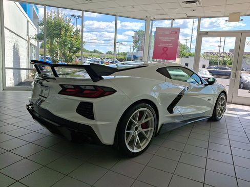 Used 2023 Chevrolet Corvette Stingray Premium Cpe w/ Z51 Performance Package RWD image 6