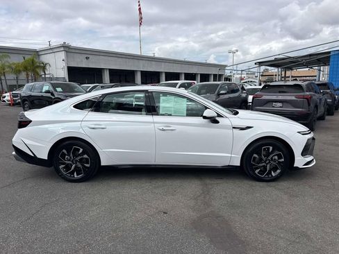 Used 2025 Hyundai Sonata SEL FWD image 2