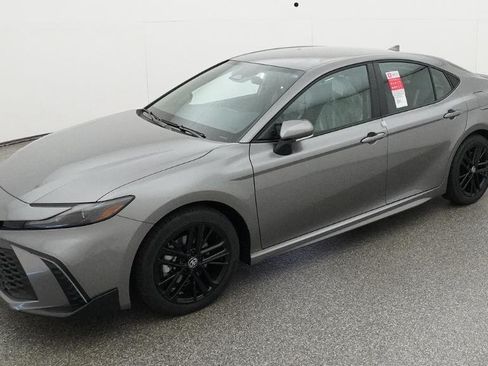 Used 2026 Toyota Camry SE FWD image 33