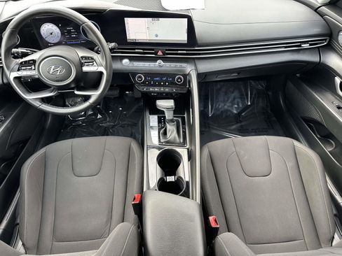 Used 2023 Hyundai Elantra SEL w/ Convenience Package FWD image 10