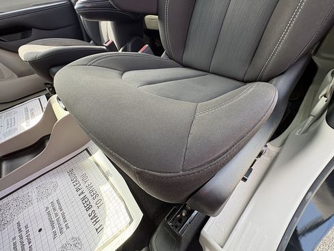 Used 2023 Chrysler Voyager LX FWD image 33