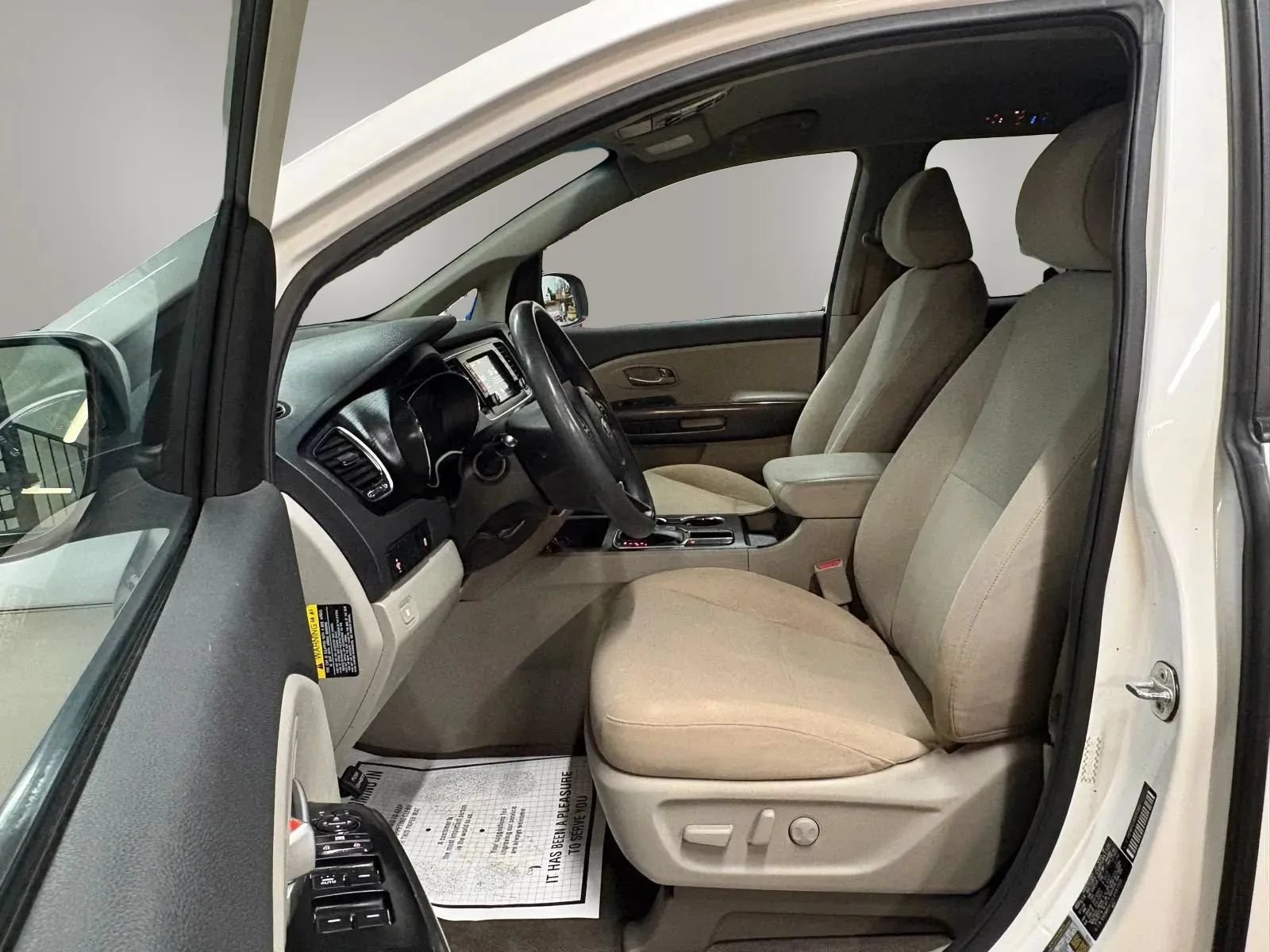 Used 2020 Kia Sedona LX FWD image 13
