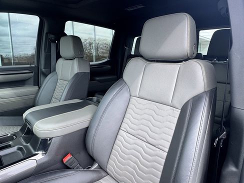 Used 2025 Chevrolet Silverado 1500 ZR2 w/ Technology Package image 14