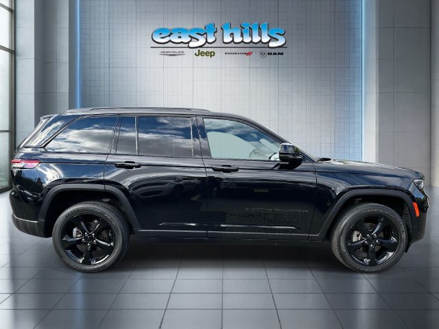 Certified 2023 Jeep Grand Cherokee Altitude AWD/4WD image 2