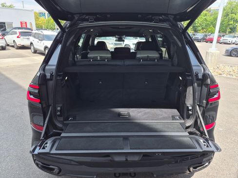 Used 2024 BMW X7 xDrive40i w/ M Sport Package AWD/4WD image 28