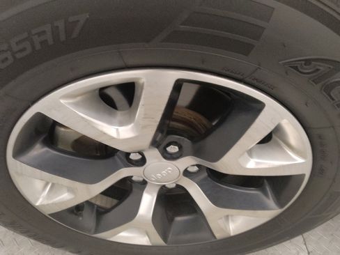 Used 2018 Jeep Cherokee Trailhawk image 31