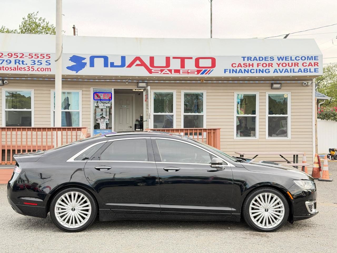 Used 2017 Lincoln MKZ Reserve w/ Technology Package AWD/4WD image 3