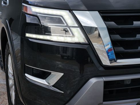 Used 2022 Nissan Armada SV AWD/4WD image 9