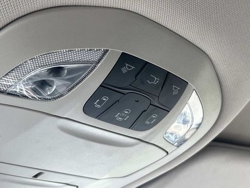 Used 2023 Chrysler Pacifica Touring-L FWD image 31
