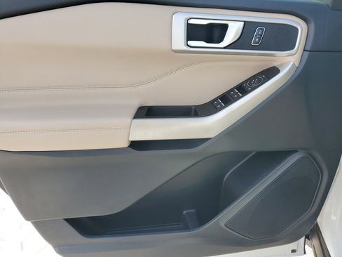 Used 2022 Ford Explorer XLT image 28