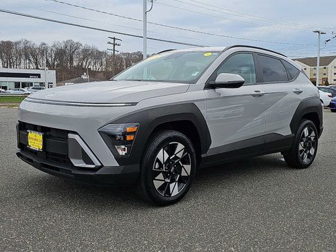 Used 2024 Hyundai Kona SEL AWD/4WD image 3