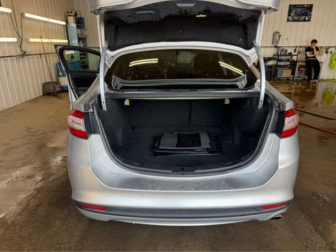 Used 2016 Ford Fusion SE FWD image 17