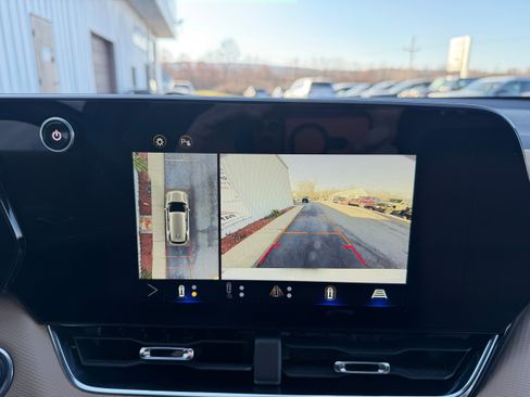 Used 2025 Chevrolet Equinox ACTIV w/ Safety and Technology Package image 16