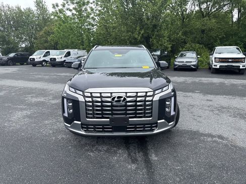 Used 2023 Hyundai Palisade Calligraphy FWD image 2