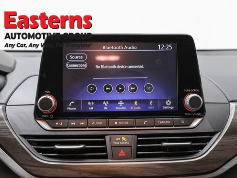 Used 2025 Nissan Altima 2.5 SV FWD image 19