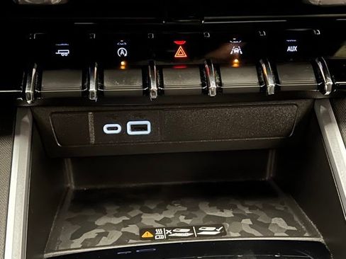 Used 2023 Chevrolet Colorado LT w/ LT Convenience Package II RWD image 33