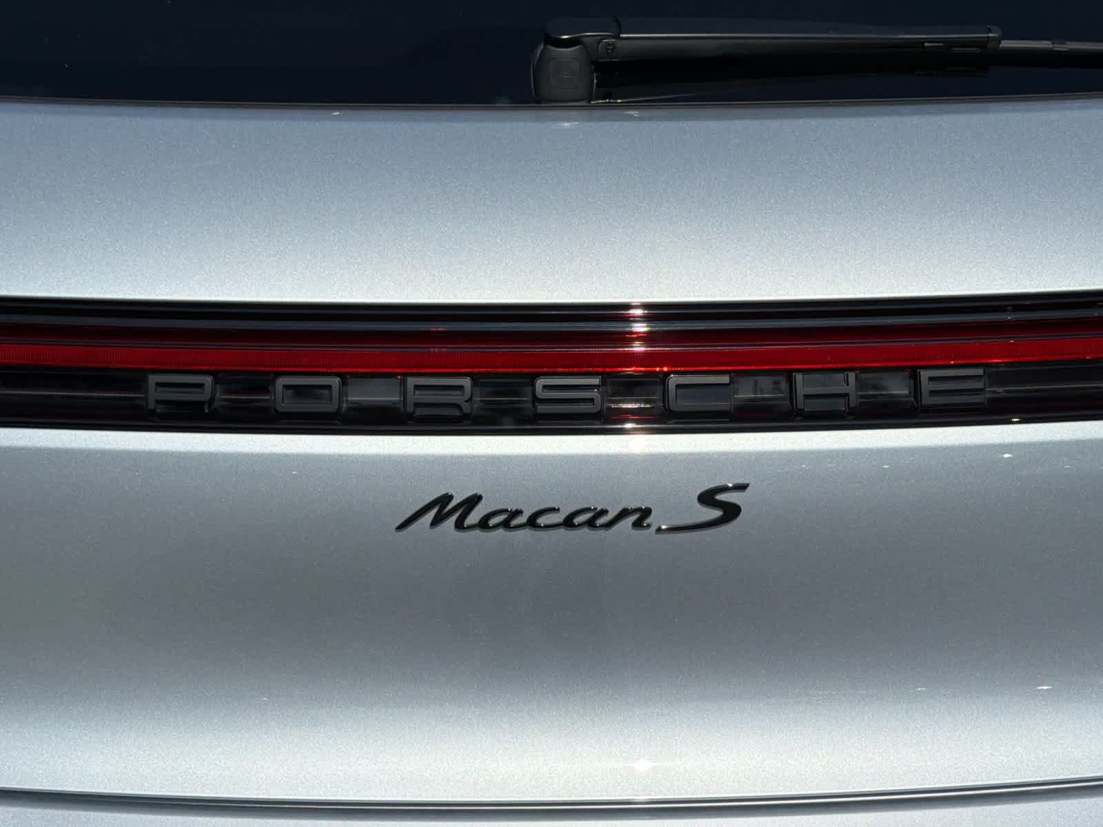 Certified 2024 Porsche Macan S AWD/4WD image 32