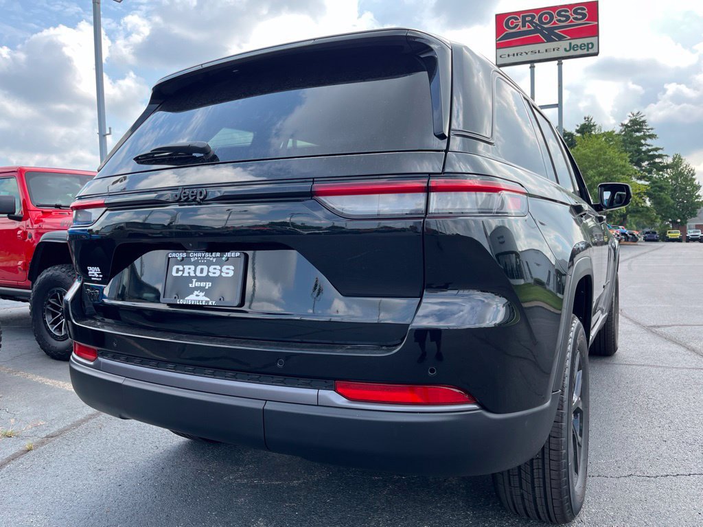 New 2026 Jeep Grand Cherokee Altitude AWD/4WD image 40