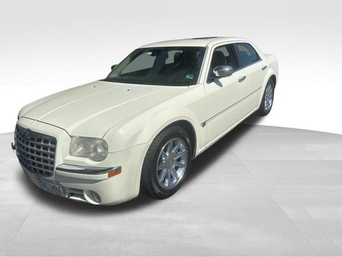 Used 2006 Chrysler 300 C w/ Navigation & Sound Group II RWD image 31