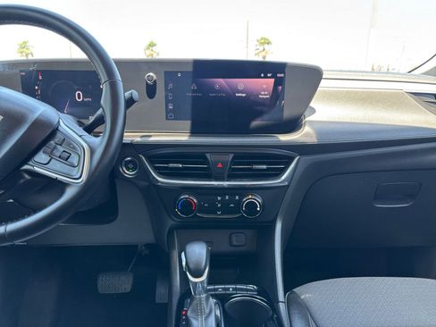 Used 2025 Buick Encore GX Preferred FWD image 17
