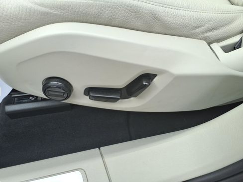 Certified 2023 Volvo XC60 B5 Plus w/ Climate Package image 18