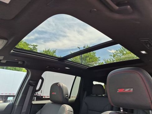 Used 2024 Chevrolet Traverse Z71 w/ LPO, Floor Liner Package AWD/4WD image 21