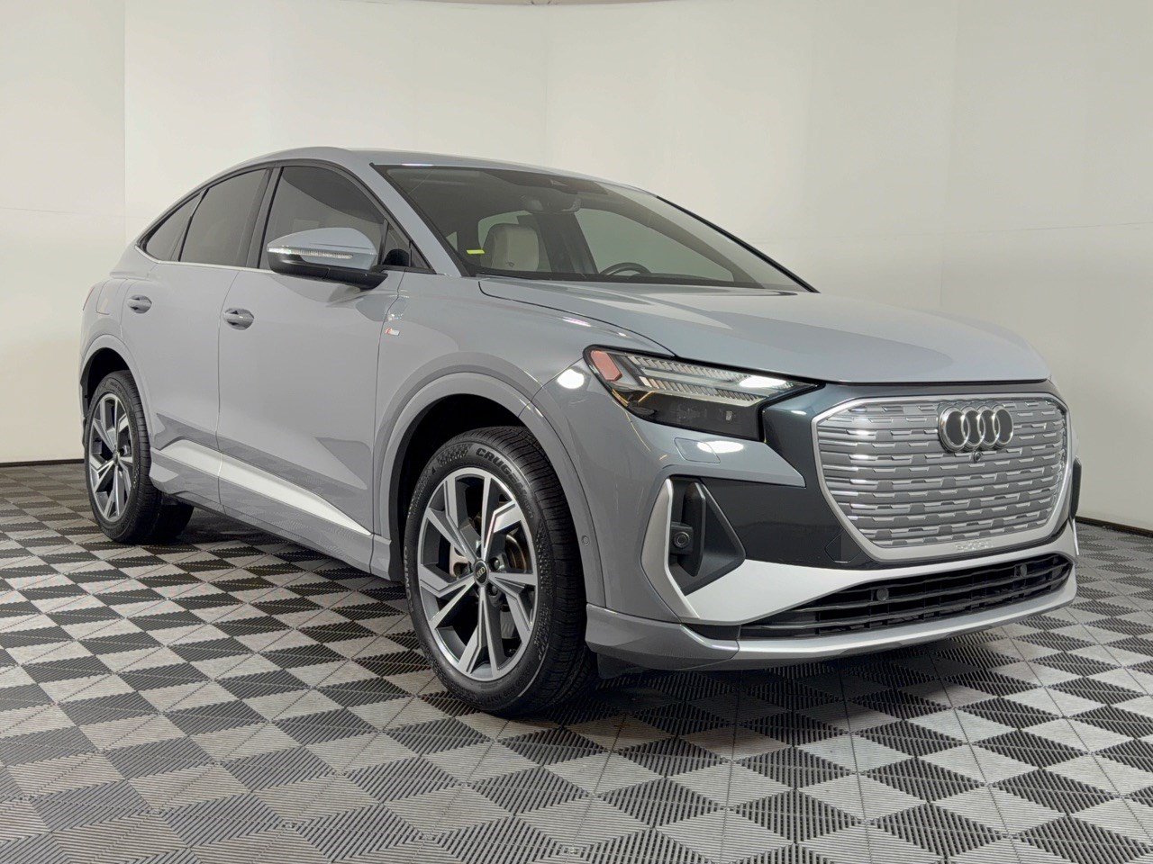 Used 2023 Audi Q4 e-tron Prestige AWD/4WD image 7
