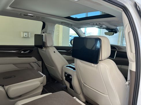 Used 2024 GMC Yukon XL Denali w/ Advanced Technology Package image 12