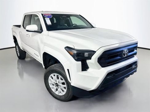 Used 2025 Toyota Tacoma SR5 AWD/4WD image 2