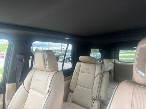 Used 2021 Cadillac Escalade Premium Luxury w/ Performance Package AWD/4WD image 10