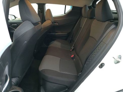 Used 2022 Toyota C-HR XLE image 24