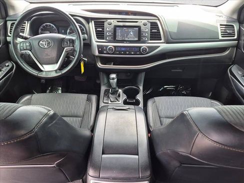 Used 2015 Toyota Highlander Plus FWD image 14