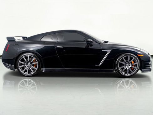 Used 2015 Nissan GT-R Premium image 4